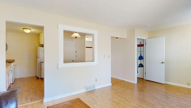 Building Photo - Cute 3 Bedroom Townhouse in SE Ames