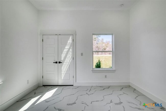 Building Photo - 121 Diamond Head Dr