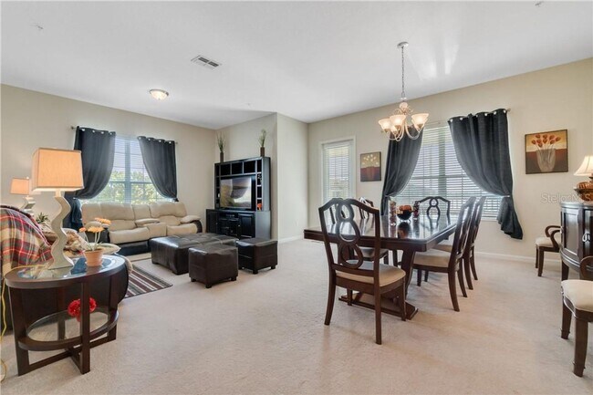 Building Photo - Beautiful WATERFRONT 3 bedrooms Condo located in MetroWest with ELEVATOR! Rare find!