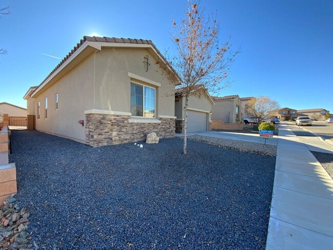 Building Photo - Recent Construction Luxury 4 Bedroom Home Available Near 528 / 550 in Rio Rancho!