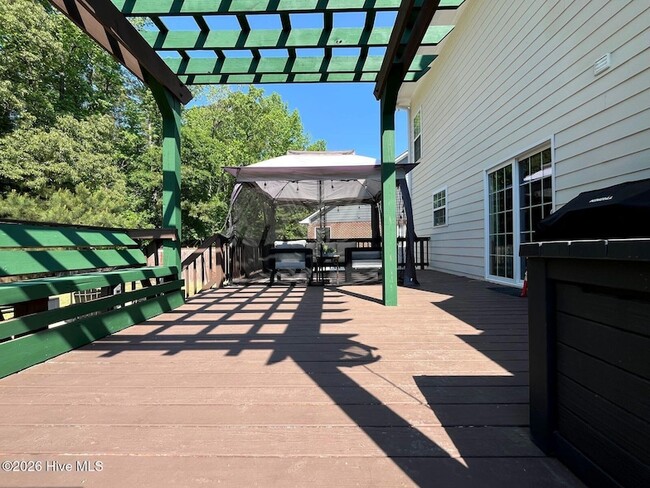 Building Photo - 561 Thorncliff Dr