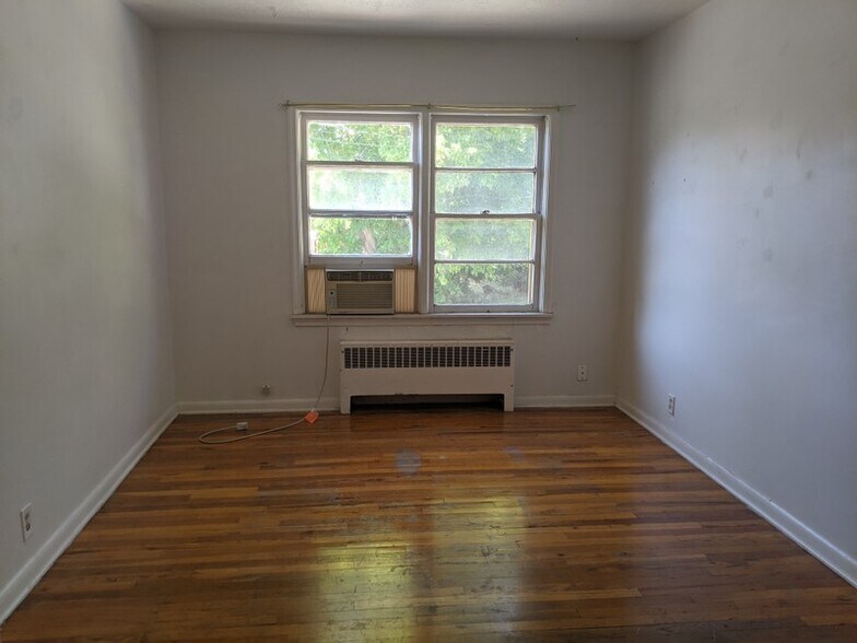 Building Photo - 275 E 500 N