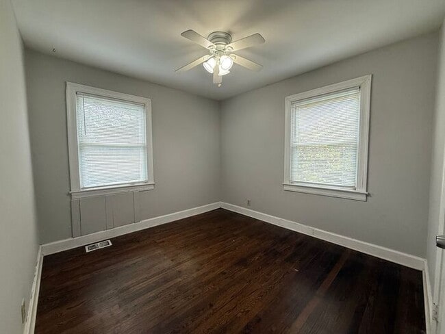 Building Photo - East Nashville Cottage - 2 Bedroom - Private Backyard