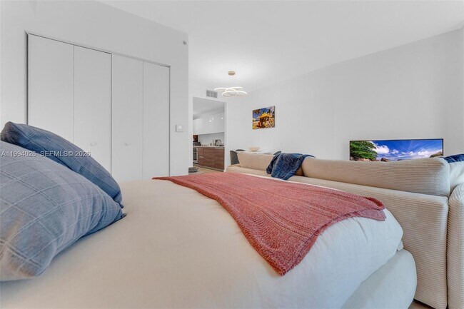 Building Photo - 1100 S Miami Ave