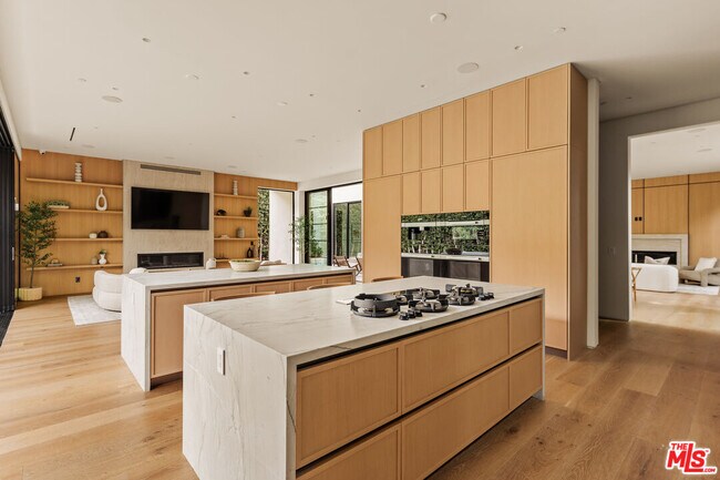 Building Photo - 11937 Addison St