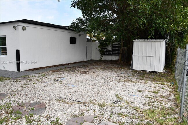 Building Photo - 954 NW 75th St