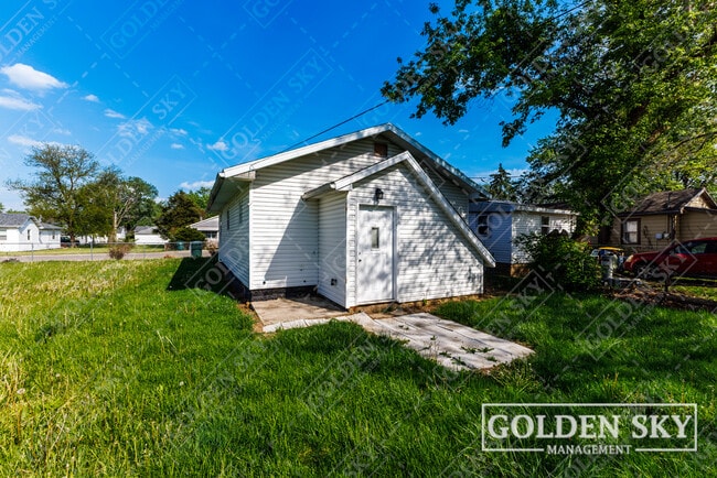 Building Photo - 3013 S Pershing Dr