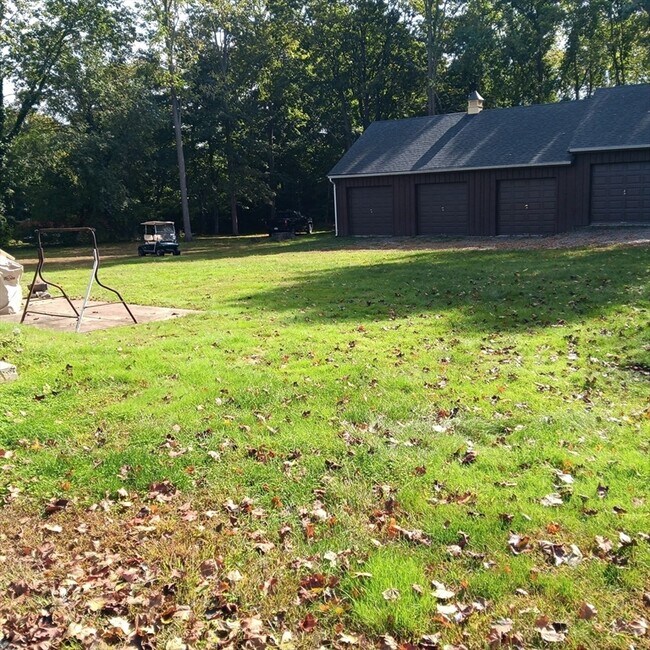 Building Photo - 104 S Main St