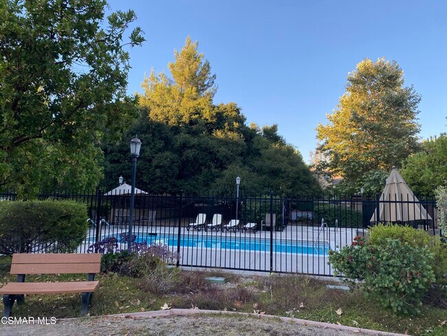 Building Photo - 730 Tennis Club Ln