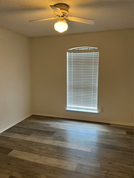 Building Photo - 1706 Oxford Dr