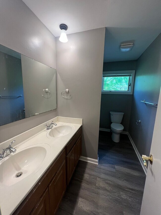 Building Photo - 3-bedroom, 2-bathroom private retreat in C...