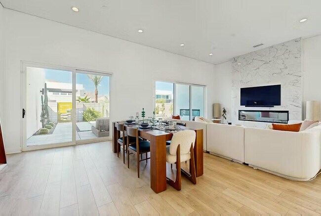 Building Photo - 3534 Ambassador Dr