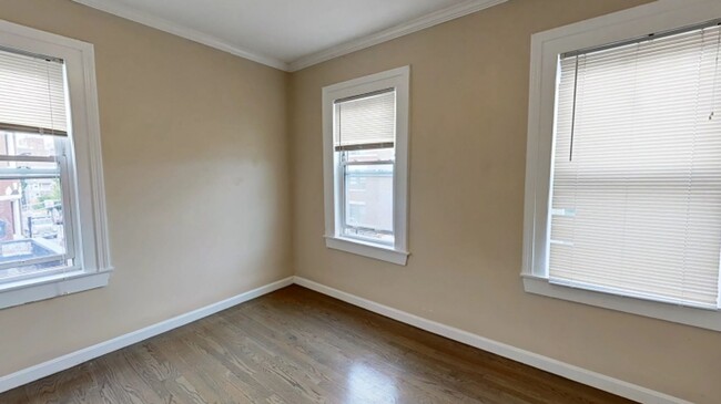 Building Photo - Pet Friendly, Student Friendly, Renovated ...