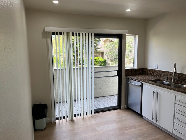 Building Photo - 3304 Caminito Eastbluff