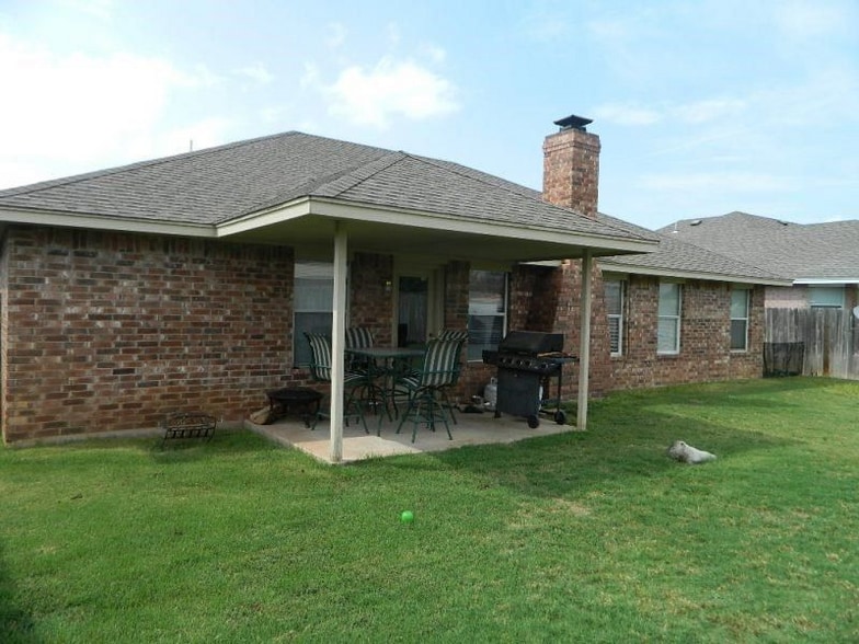 Building Photo - 4408 SW Parkway Dr