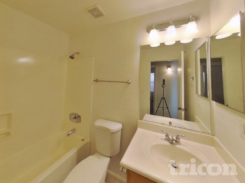 Building Photo - 2111 S 160th Ln