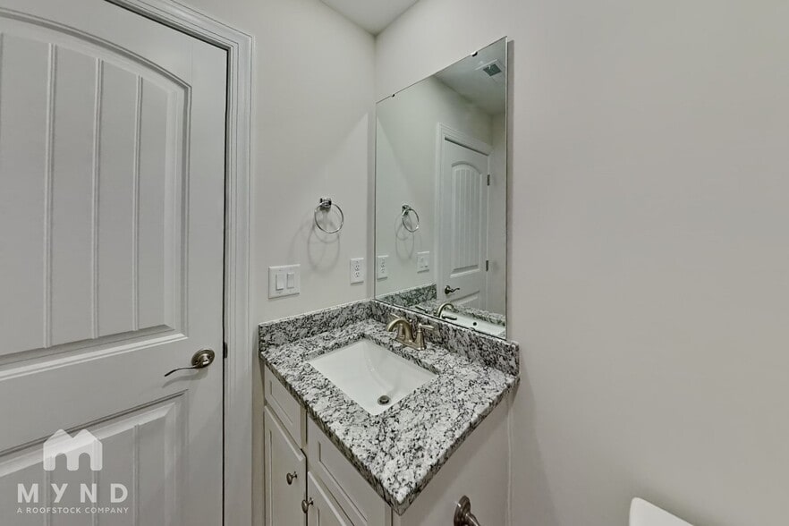 Building Photo - 6921 Woodland Stream Pl