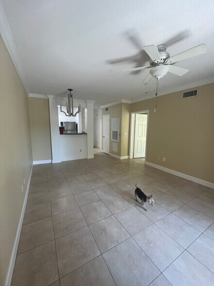 Building Photo - 304 E South St