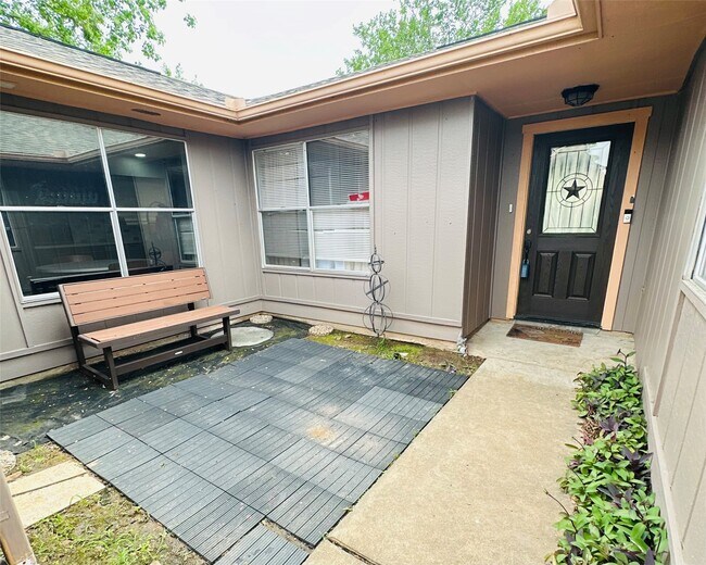 Building Photo - 2115 Barrington Pl Dr