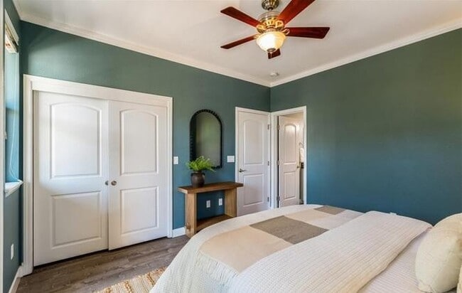 Building Photo - APARTMENT