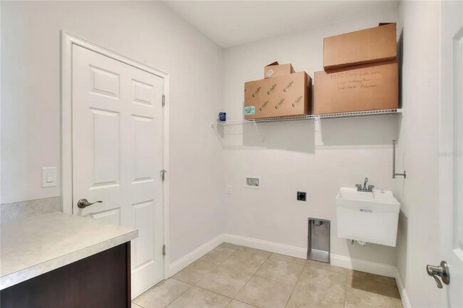 Building Photo - South Lakeland rental!