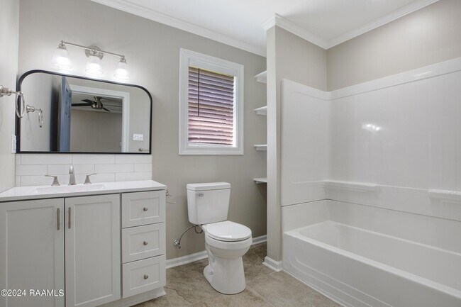 Building Photo - 113 Montgomery Dr