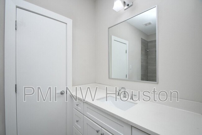 Building Photo - 5904 Gardendale Dr