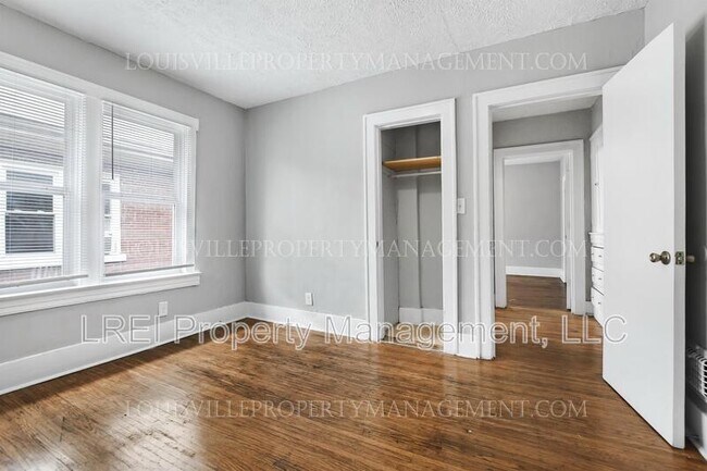 Building Photo - 664 Lindell Avenue - 2