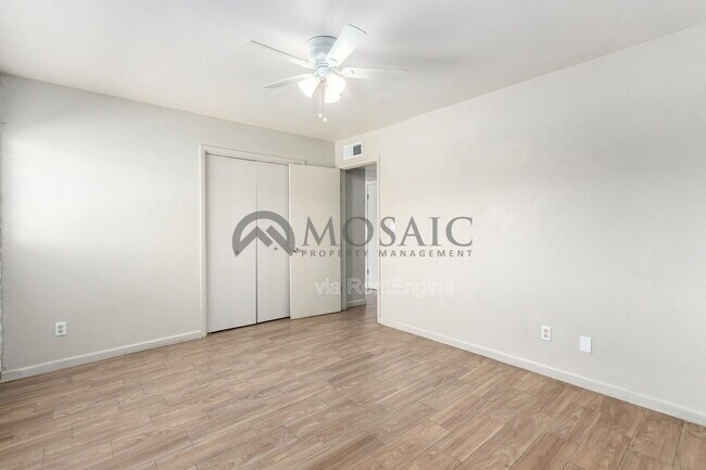 Building Photo - 1204 S McClintock Dr