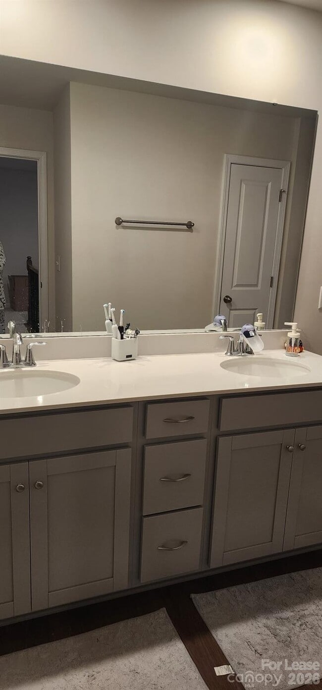 Building Photo - 15733 Country House St