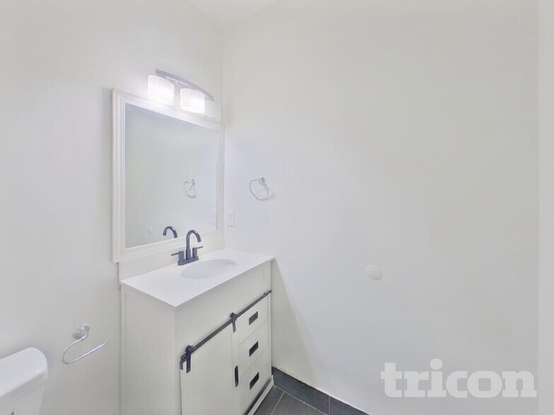 Building Photo - 5732 Barrington Run