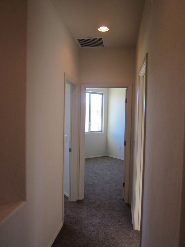 Building Photo - VAIL RENTAL!! FREE RENT!!! MOVE IN SPECIAL...