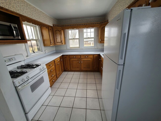 Building Photo - Nice 3-Bedroom, 1-1/2 Bathroom on Goshen's...