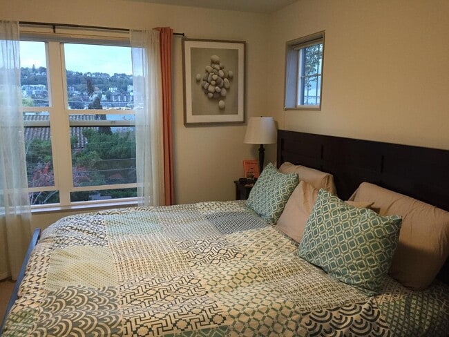 Building Photo - 2Bd/1Ba Seattle Home