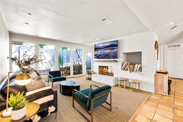 Building Photo - 4338 Travis St