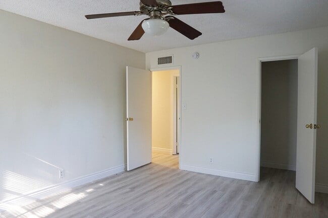 Building Photo - 39220 Karen St