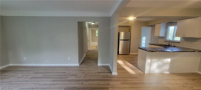 Building Photo - 4852 E 81st St