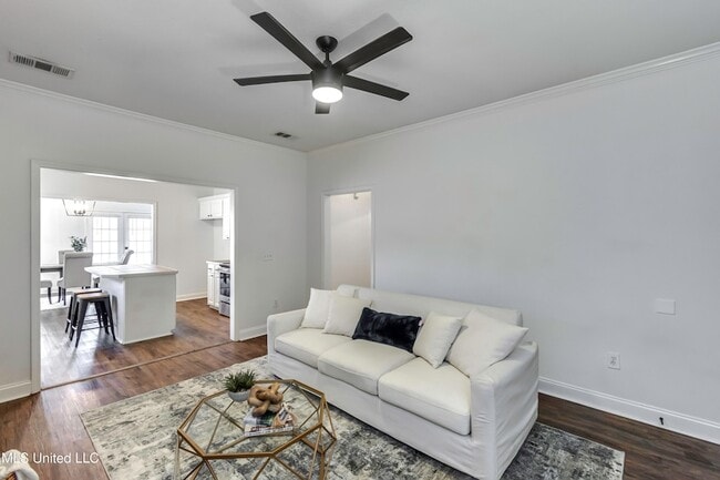 Building Photo - 120 Lennox Pl