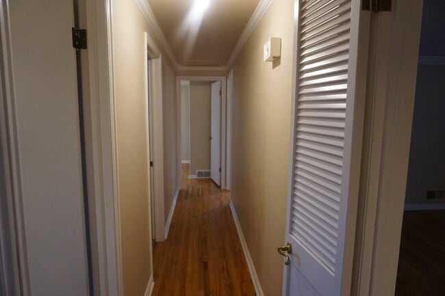 Building Photo - Bountiful 3 Bedroom 2 Bath Home