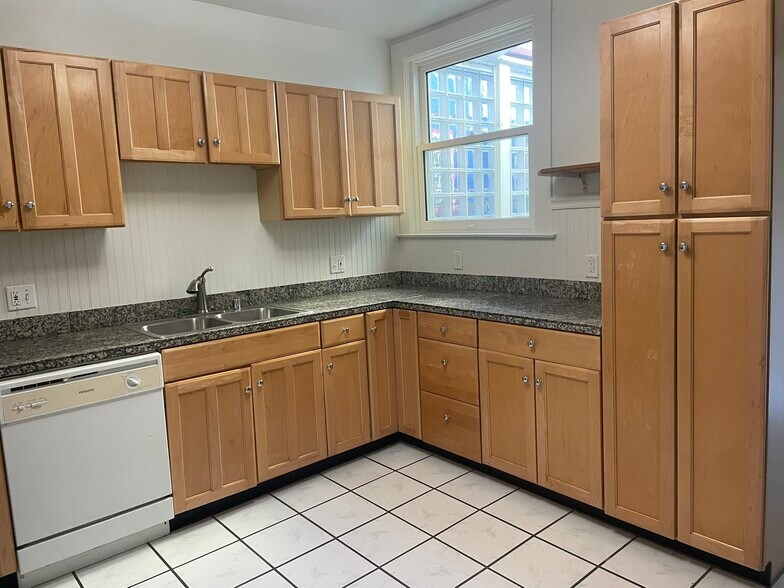 Building Photo - 244 30th St