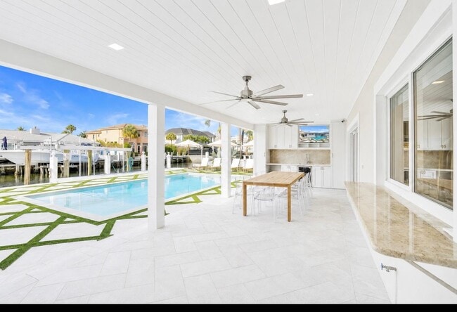 Building Photo - 885 Nafa Dr
