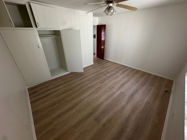 Building Photo - $500 OFF 1ST MONTHS RENT! Bright 2 Bedroom...