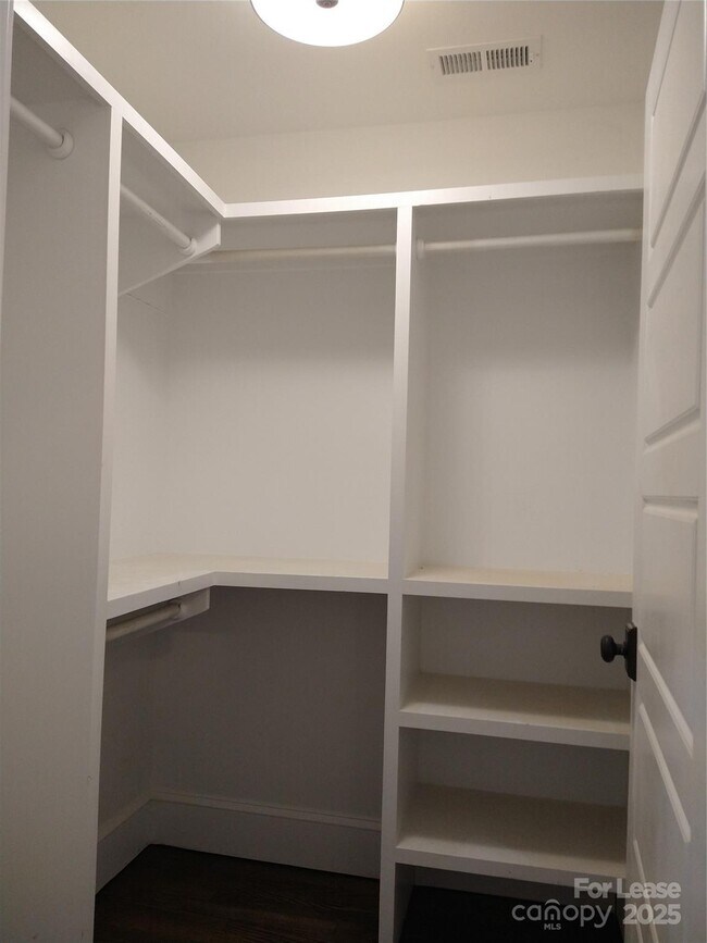 Building Photo - 1915 Hamorton Pl