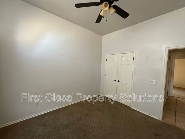 Building Photo - 2206 Barton St