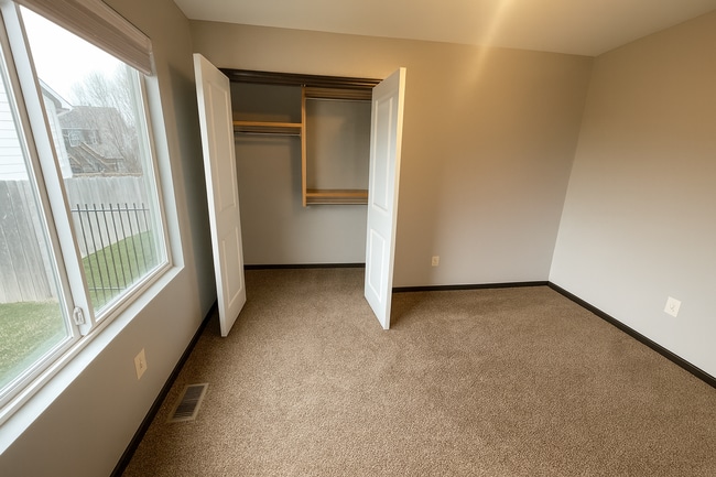 Building Photo - Welcome Home to This Spacious 5 Bedroom in Park City!