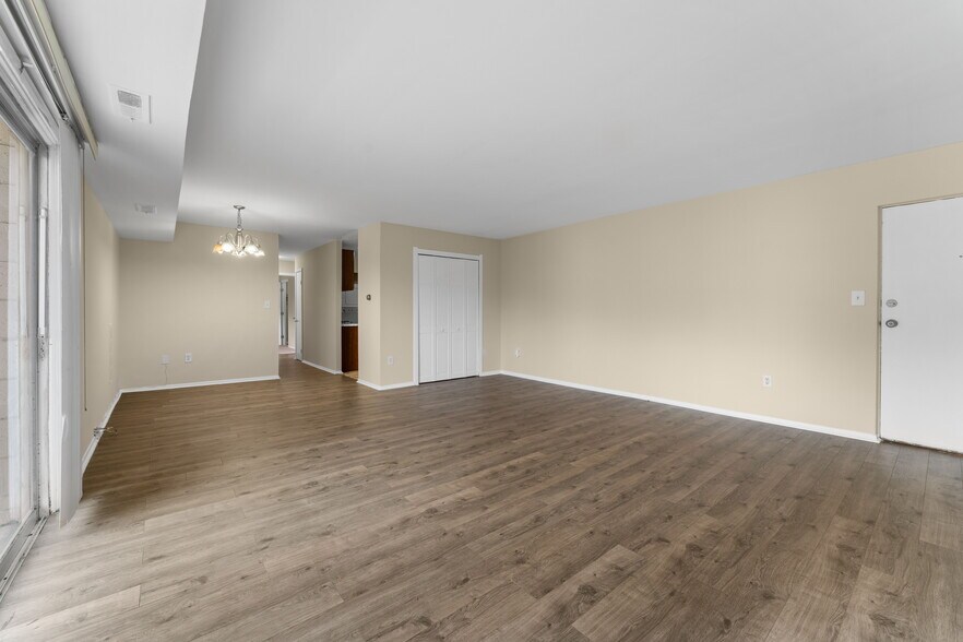 Building Photo - 5500 Karen Elaine Dr