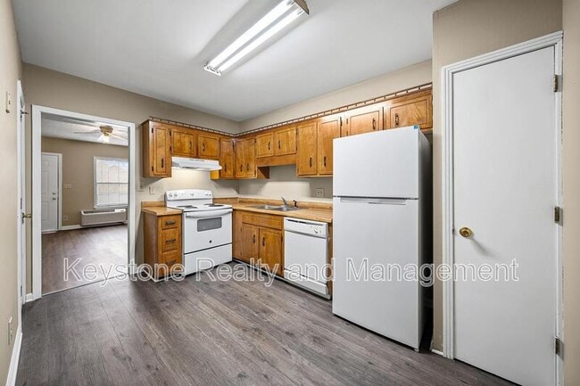 Building Photo - 704 Peachers Dr