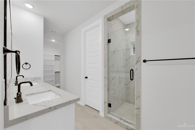 Building Photo - 25 Nerine Ave