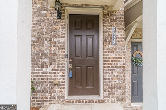 Building Photo - 2252 Talmai Dr