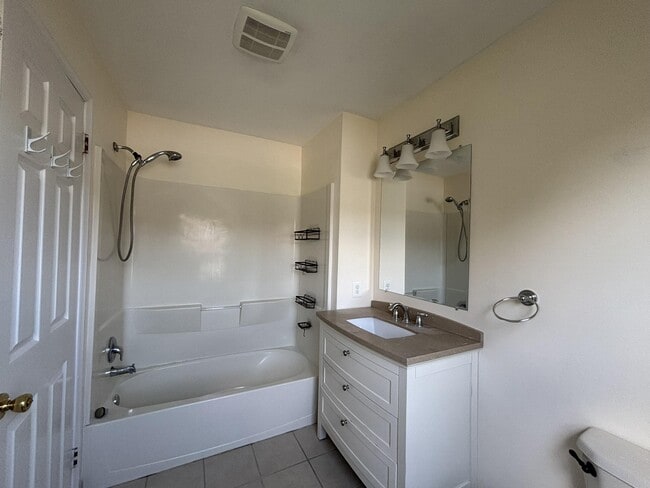 Building Photo - 4666 Louise St Claire Dr